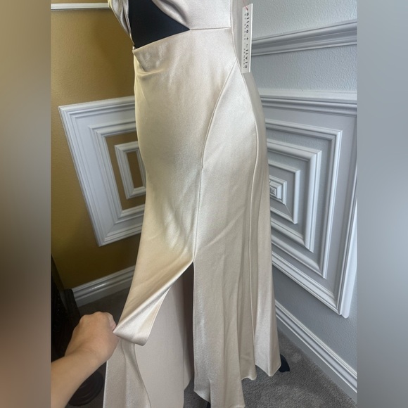 Alice + Olivia
Harmony Asymmetrical Midi Dress Elegant Cream Satin Cutout - Picture 15 of 17
